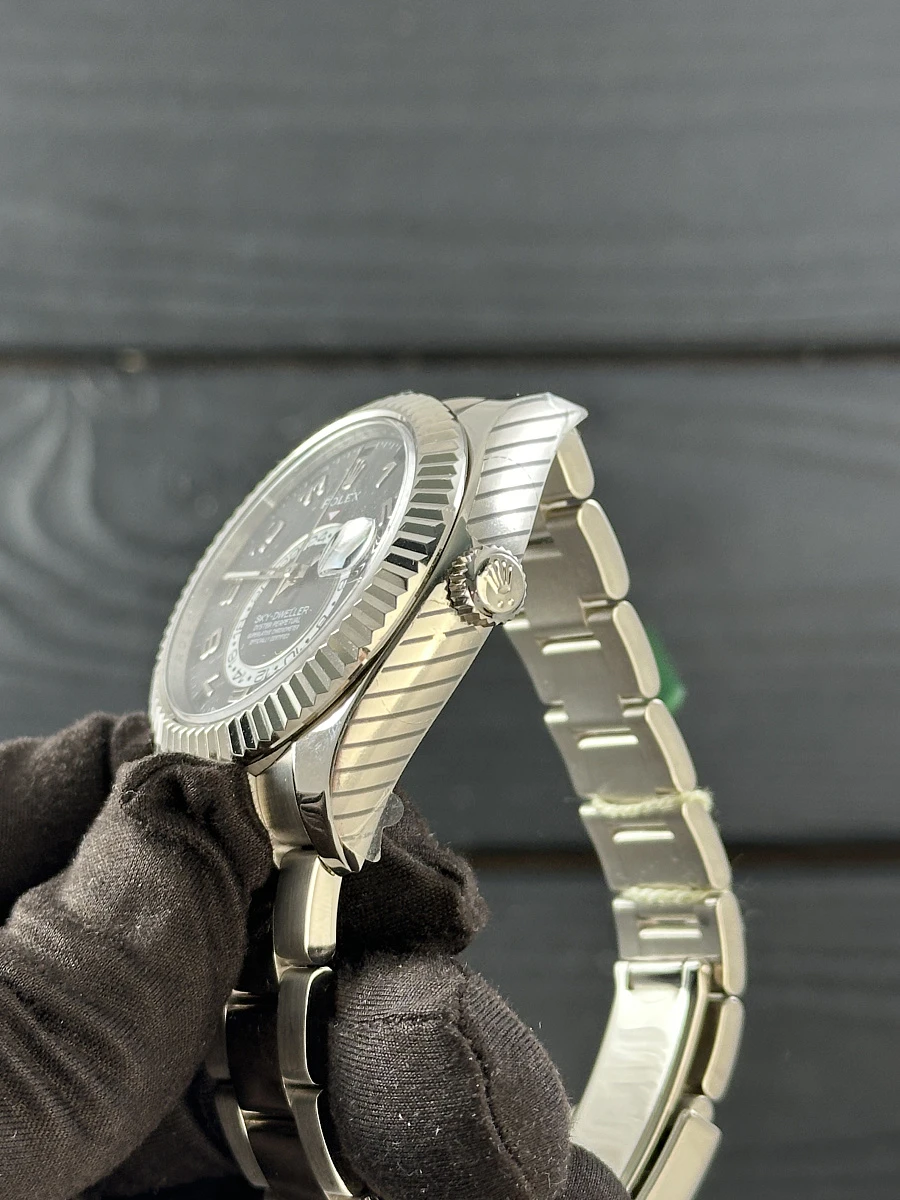 Купить копии элитных часов  Rolex Sky-Dweller White Gold Black Dial 326939: в наличии!
