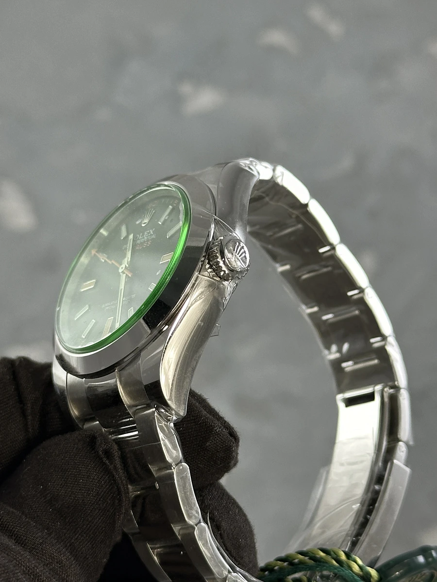 Купить копии элитных часов  Rolex Milgauss Black with Green Glass 116400GV: в наличии!