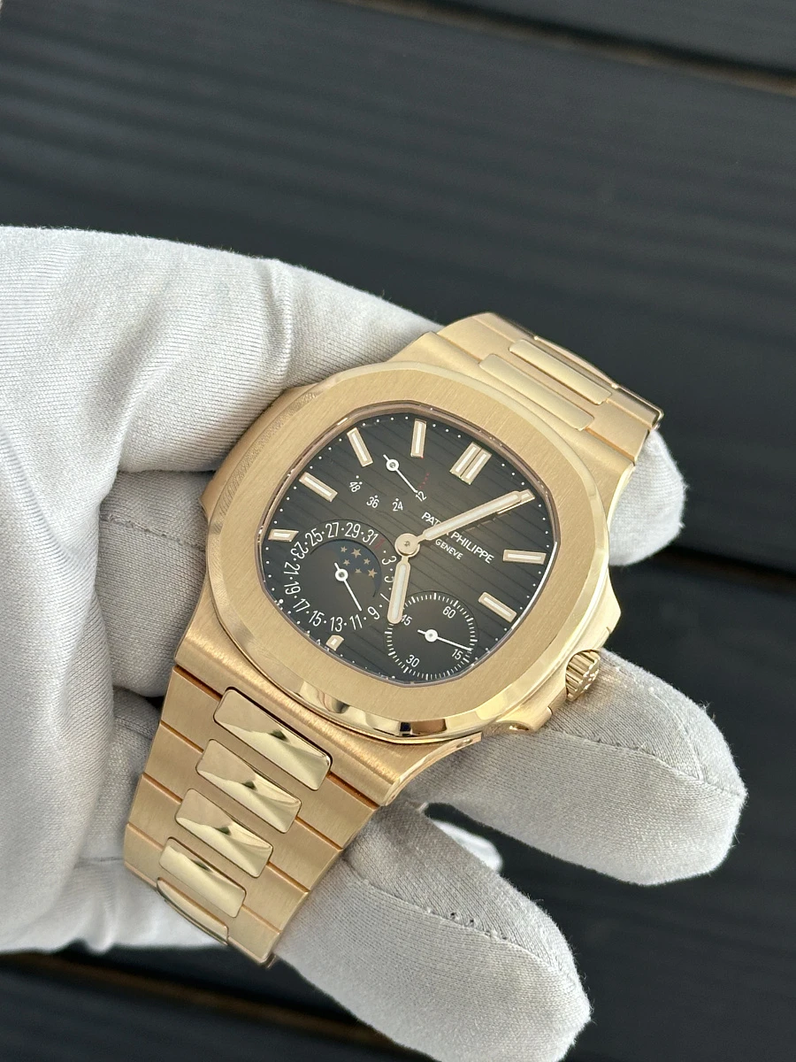 Купить копии элитных часов  Patek Philippe Nautilus Rose Gold 5712/1R-001 : в наличии!