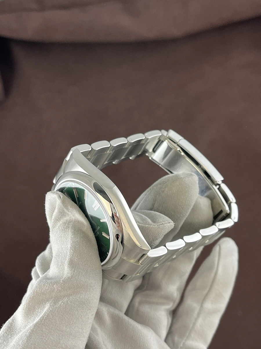 Купить копии элитных часов  Rolex Oyster Perpetual 41 mm Green Dial 124300: в наличии!