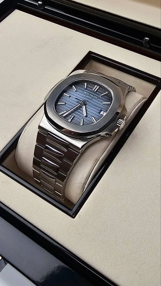 Купить копии элитных часов  Patek Philippe Nautilus 5711/1A-010: в наличии!