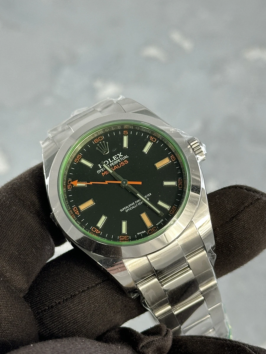 Купить копии элитных часов  Rolex Milgauss Black with Green Glass 116400GV: в наличии!