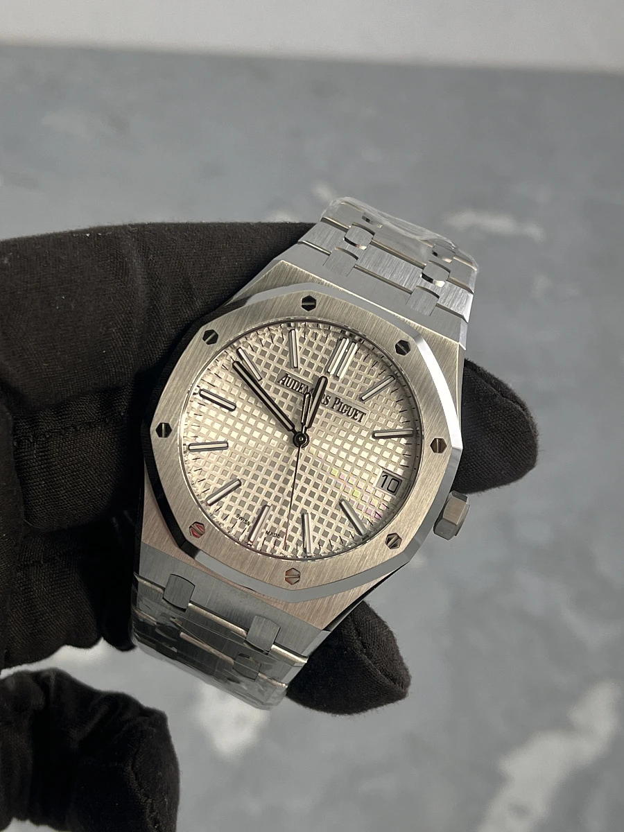 Купить копии элитных часов  Audemars Piguet Royal Oak Selfwinding 15510ST.OO.1320ST.08: в наличии!