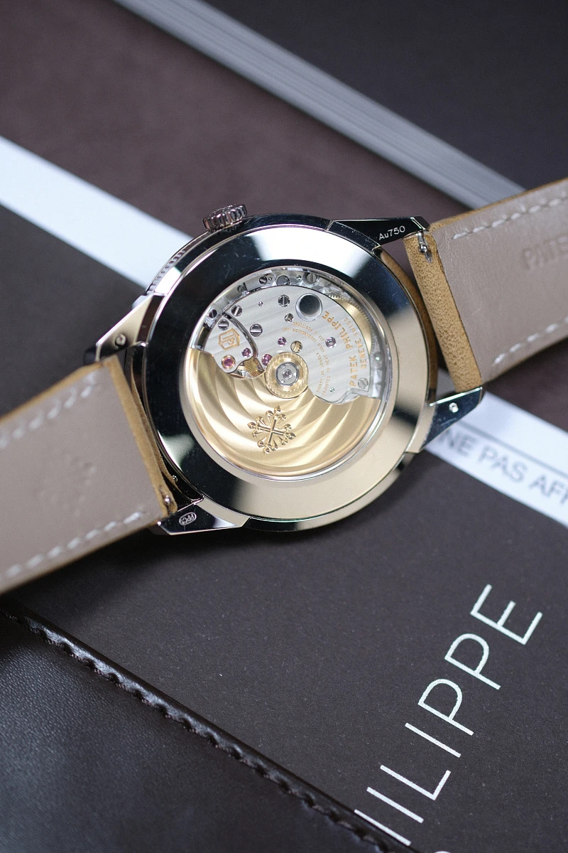 Купить копии элитных часов  Patek Philippe Calatrava White Gold 5226G-001 : в наличии!