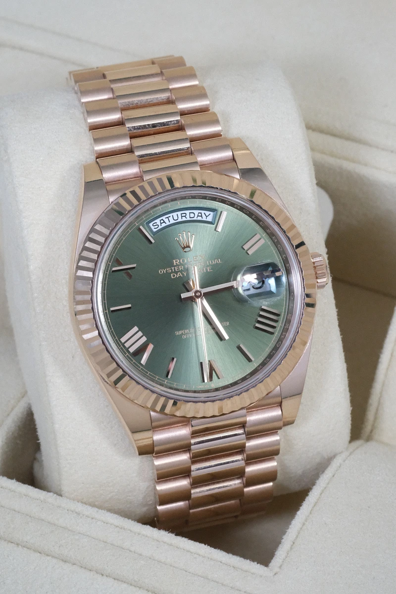 Купить копии элитных часов  Rolex Day-Date Rose Gold Olive Dial 228235: в наличии!