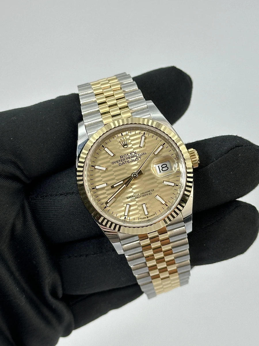Купить копии элитных часов  Rolex Datejust 36mm Steel &amp; Yellow Gold Fluted Motif 126233: в наличии!