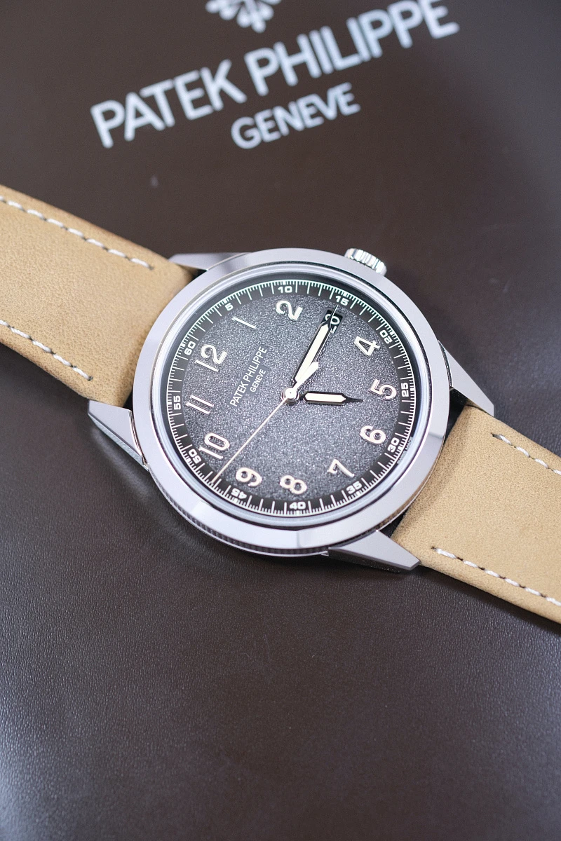 Купить копии элитных часов  Patek Philippe Calatrava White Gold 5226G-001 : в наличии!