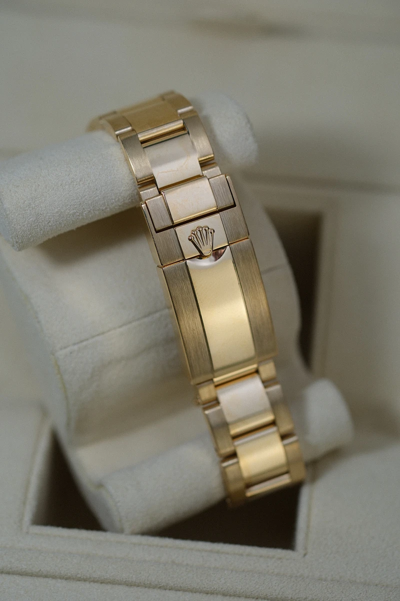 Купить копии элитных часов  Rolex Cosmograph Daytona 40mm Yellow Gold 116508: в наличии!