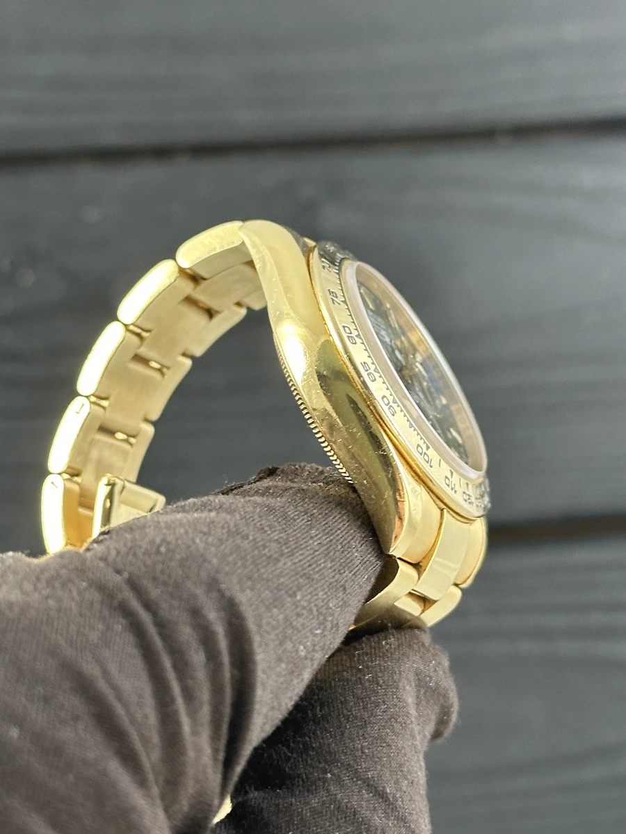 Купить копии элитных часов  Rolex Cosmograph Daytona 40mm Yellow Gold Green Dial 116508-0013: в наличии!