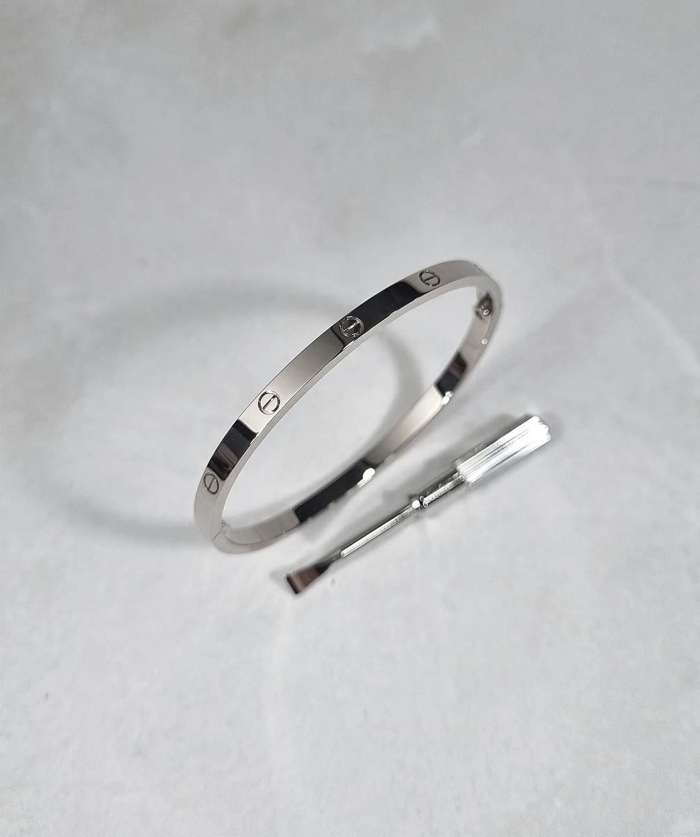 Купить украшение Cartier LOVE BRACELET, SMALL MODEL B6047417: в наличии в Москве!