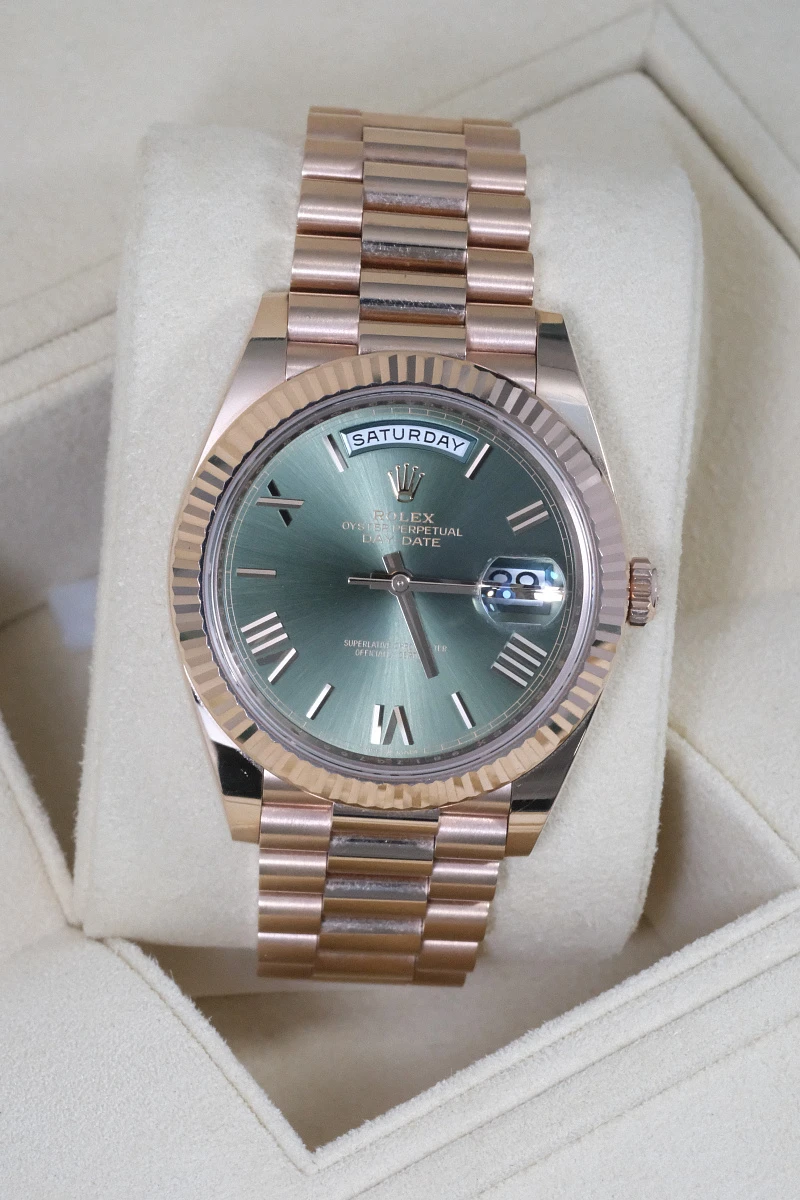 Купить копии элитных часов  Rolex Day-Date Rose Gold Olive Dial 228235: в наличии!